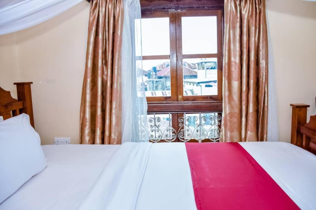 Ngambo Red Sun Lodge Kokoni מראה חיצוני תמונה