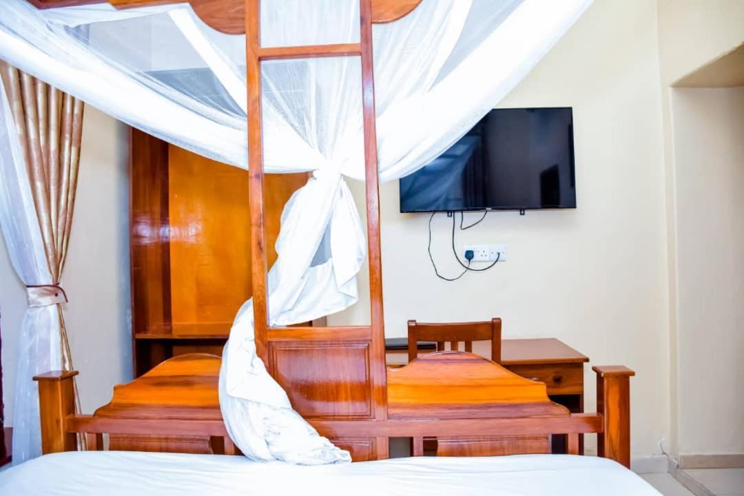 Ngambo Red Sun Lodge Kokoni מראה חיצוני תמונה