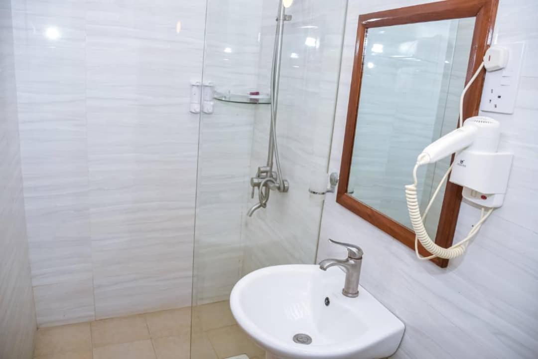 Ngambo Red Sun Lodge Kokoni מראה חיצוני תמונה