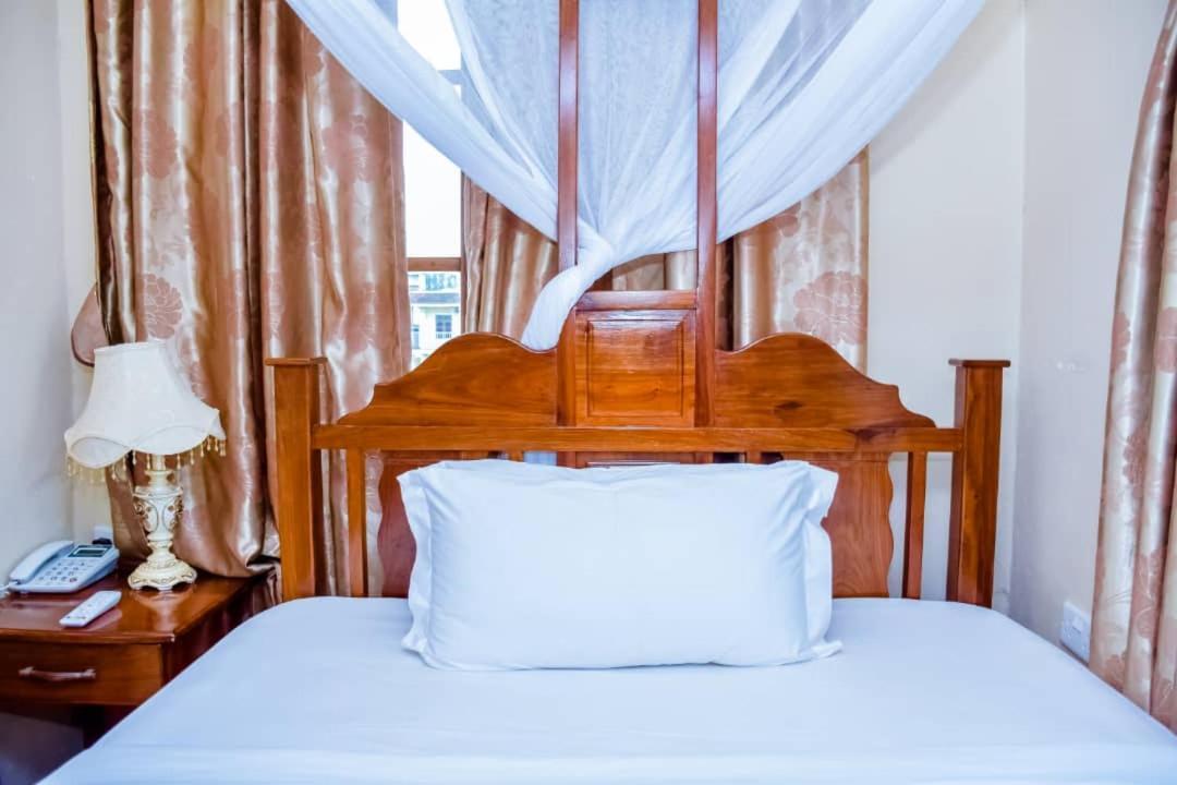 Ngambo Red Sun Lodge Kokoni מראה חיצוני תמונה