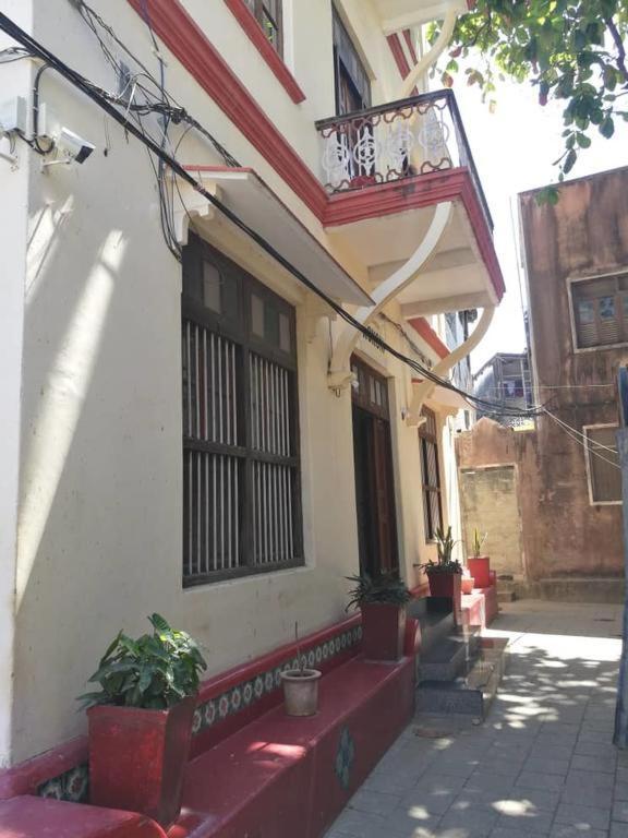Ngambo Red Sun Lodge Kokoni מראה חיצוני תמונה