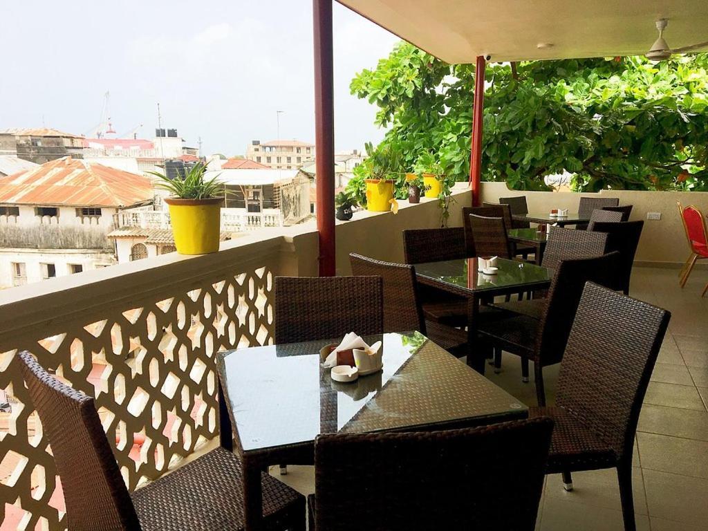 Ngambo Red Sun Lodge Kokoni מראה חיצוני תמונה