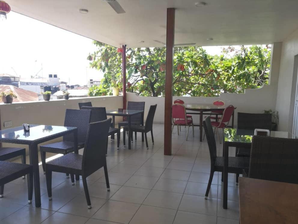 Ngambo Red Sun Lodge Kokoni מראה חיצוני תמונה