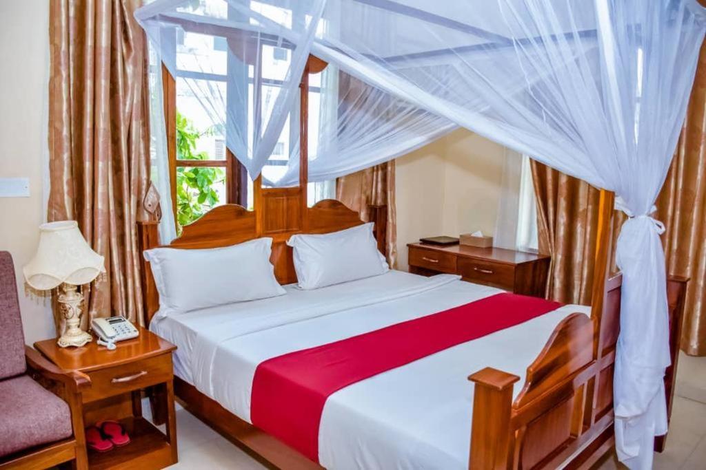 Ngambo Red Sun Lodge Kokoni מראה חיצוני תמונה