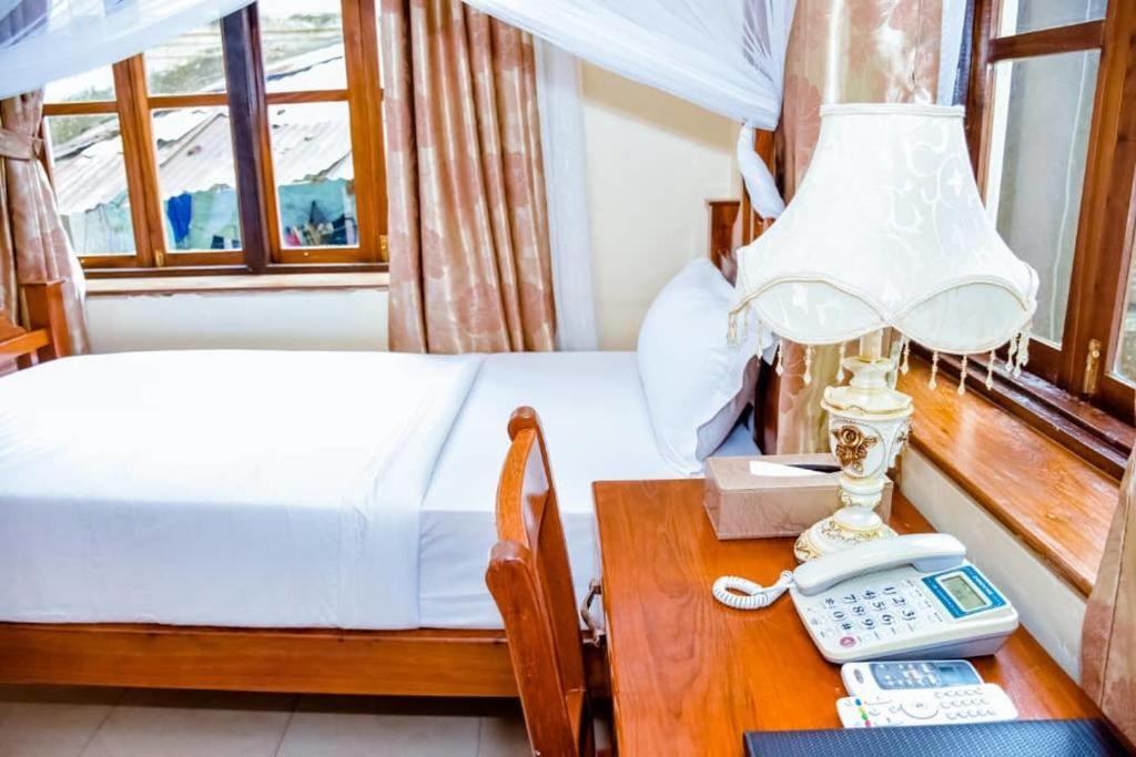 Ngambo Red Sun Lodge Kokoni מראה חיצוני תמונה